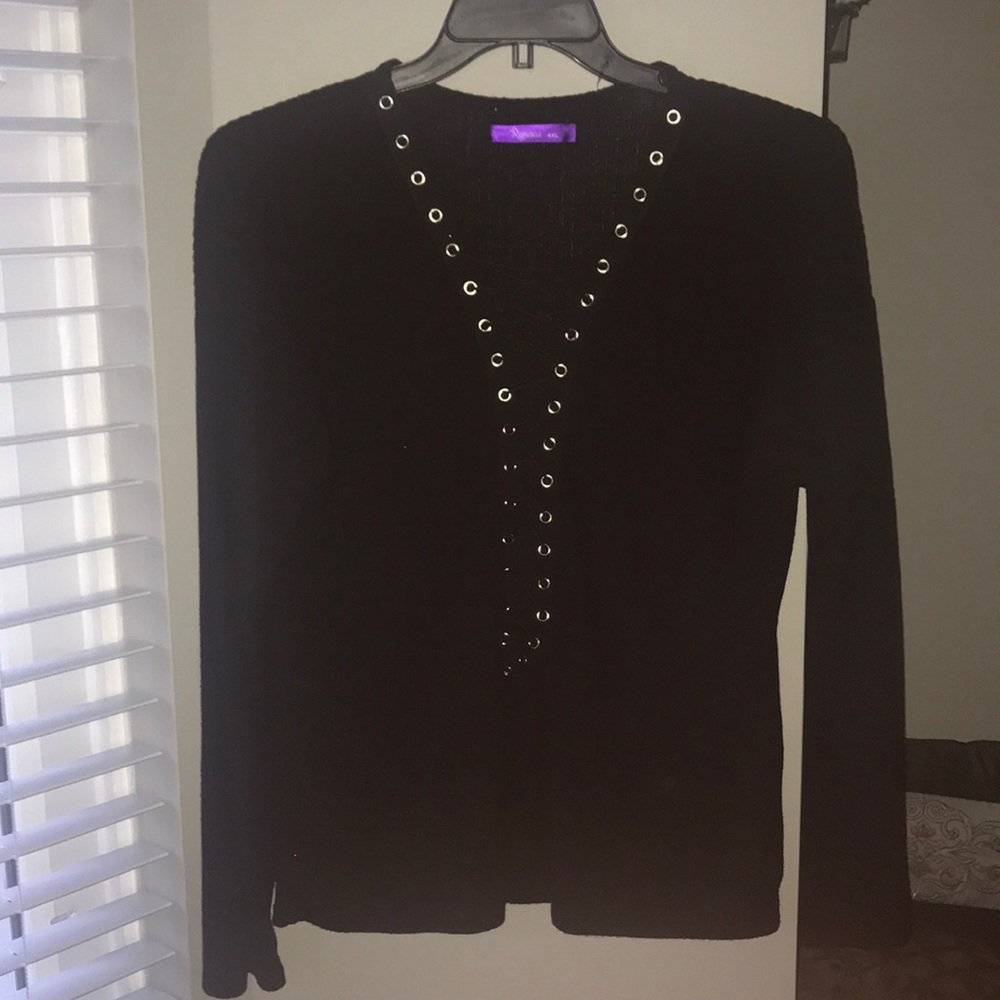 Black laced up front sweater..4x but more like 2x